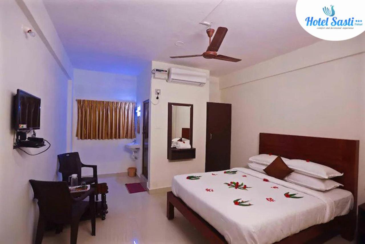 Sasti Hotel Palani Exterior photo