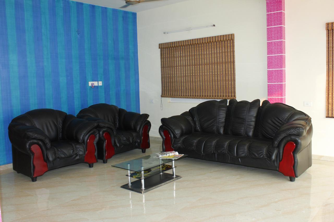 Sasti Hotel Palani Exterior photo